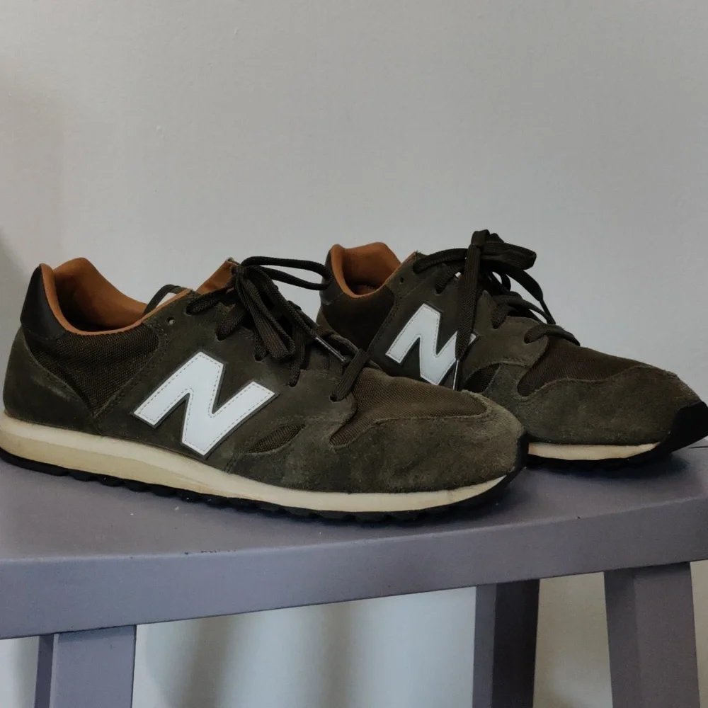 New Balance 520 in the Military Dark Triumph/Brown Sugar colorway. - Picture 2 of 13